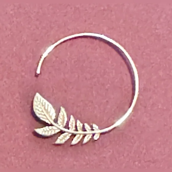 Earrings - sterling silver olive leaf 1” hoops - pre-loved - no discoloration - Picture 4 of 10